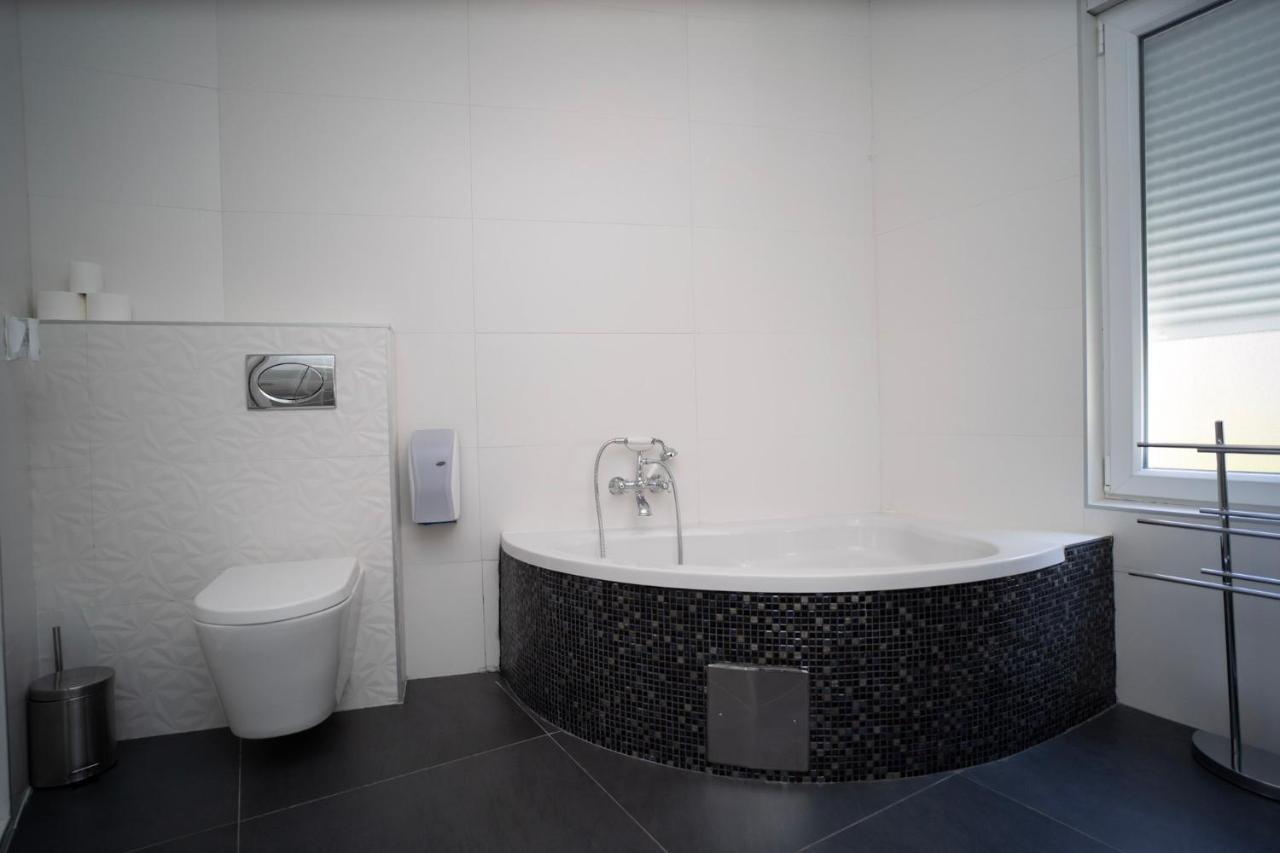 Urban Suites & Apartments โมสตาร์ ภายนอก รูปภาพ